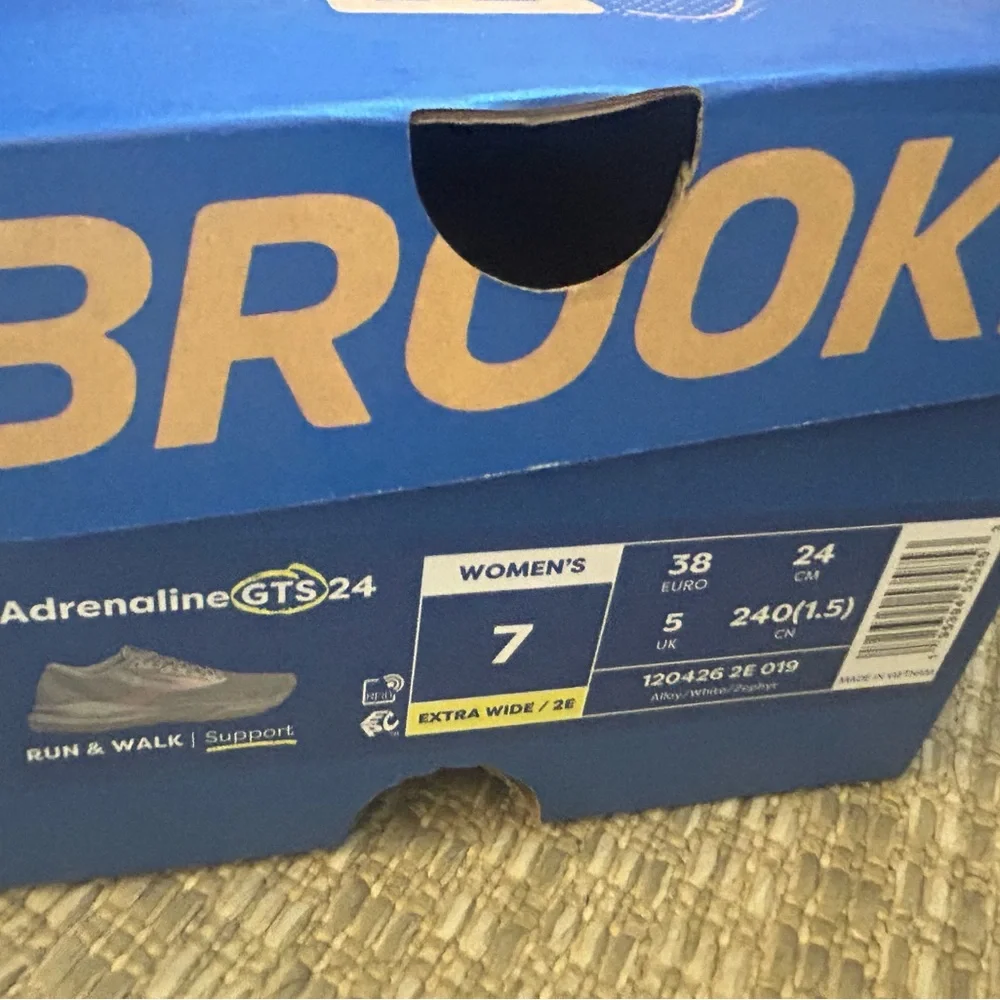 Brooks Adrenaline Women’s Light Gray Running Shoes with Pink Logo 7 wide - Picture 7 of 7